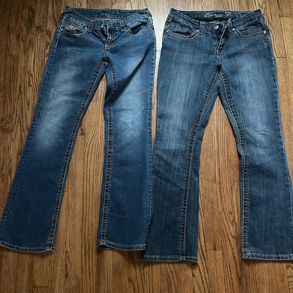 Seven7 Low Rise Boot Cut Jeans Blue Medium Wash Whiskered Stretch Pockets Denim - Picture 1 of 13